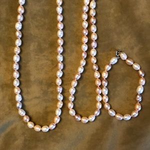 Freshwater Pearl Necklace and Bracelet Set